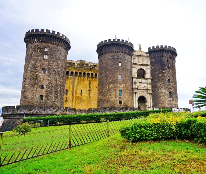 Parcheggi vicino al Maschio Angioino Napoli