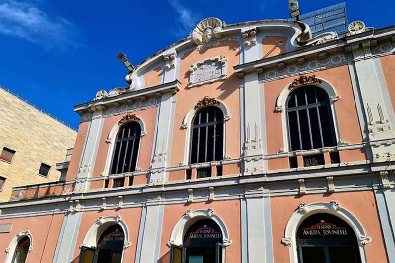 Facciata del Teatro Ambra Jovinelli di Roma