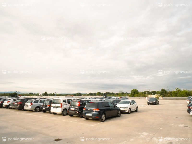 King Parking - Aeroporto Malpensa Posti auto scoperti King Parking - Aeroporto Malpensa