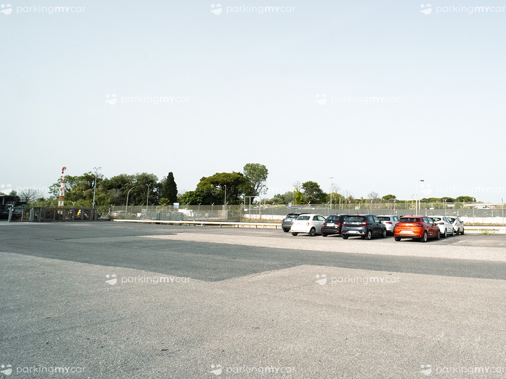 Air Bus Parking - Aeroporto Roma Fiumicino Posti auto scoperti Air Bus Parking - Aeroporto Roma Fiumicino