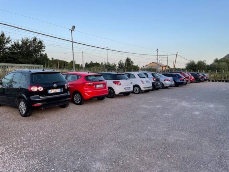 Mangoni Park - Porto Terracina Auto in sosta presso Mangoni Park - Porto Terracina