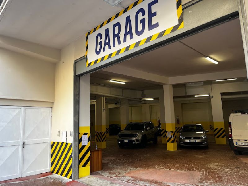 Garage Lungomare - Salerno centro città Ingresso Garage Lungomare - Salerno centro città