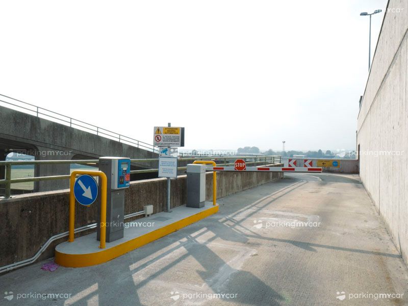 P-Multipiano Scoperto - Aeroporto Torino Uscita P-Multipiano Scoperto - Aeroporto Torino