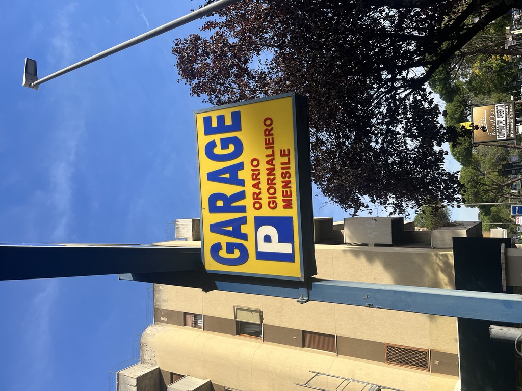 Garage Gregorio VII - Roma centro città Insegna Garage Gregorio VII - Roma centro città