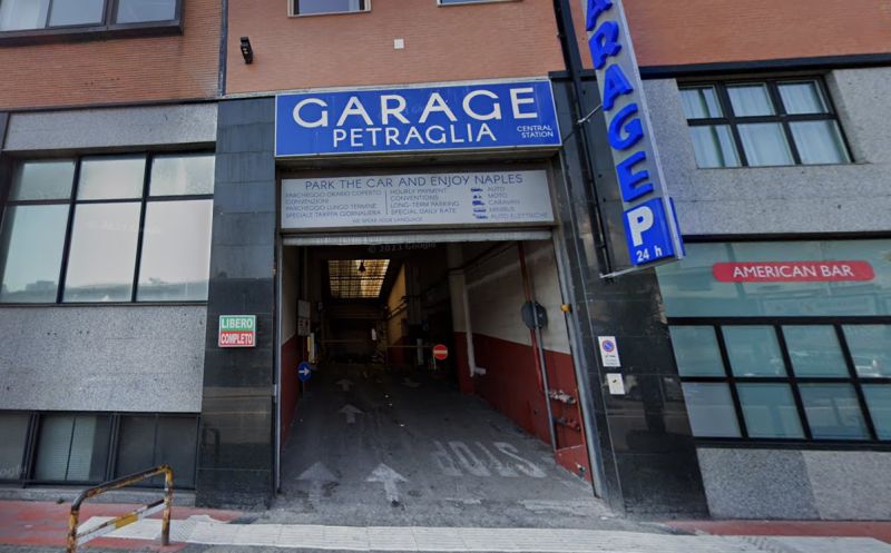 Garage Petraglia - Napoli Stazione Centrale Ingresso Garage Petraglia - Napoli Stazione Centrale