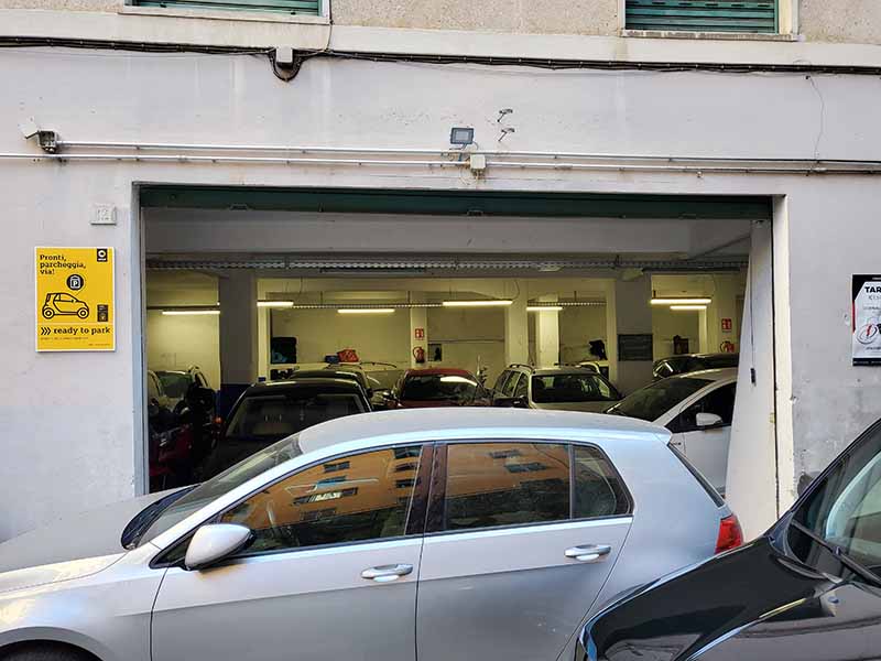 Garage Olimpo - Stazione Principe di Genova Ingresso Garage Olimpo - Stazione Principe di Genova