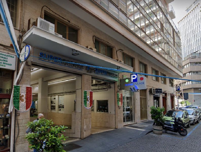 Super Garage - Molo Beverello Napol Ingresso Super Garage