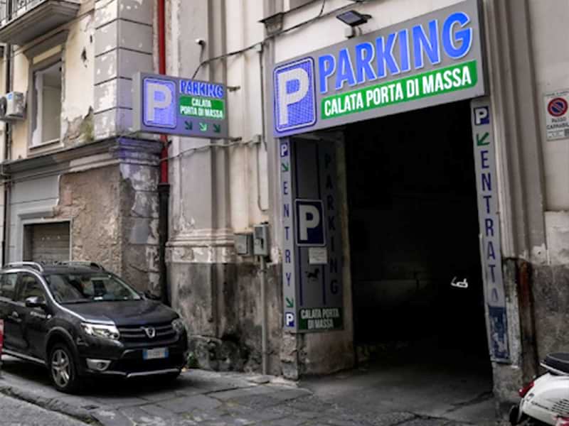 Parking Calata Porta di Massa - Molo Beverello Napoli Accesso Parking Calata Porta di Massa - Molo Beverello Napoli