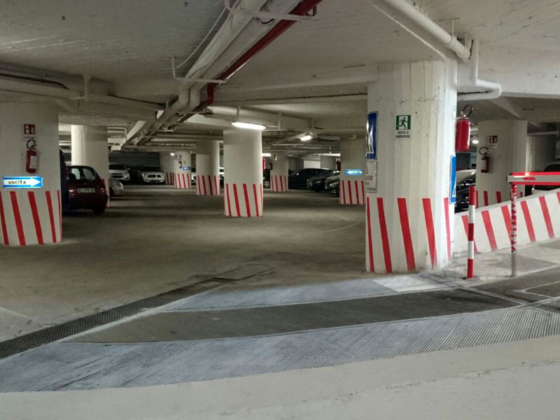 Garage Loreto - Molo Beverello Posti auto coperti Garage Loreto - Molo Beverello