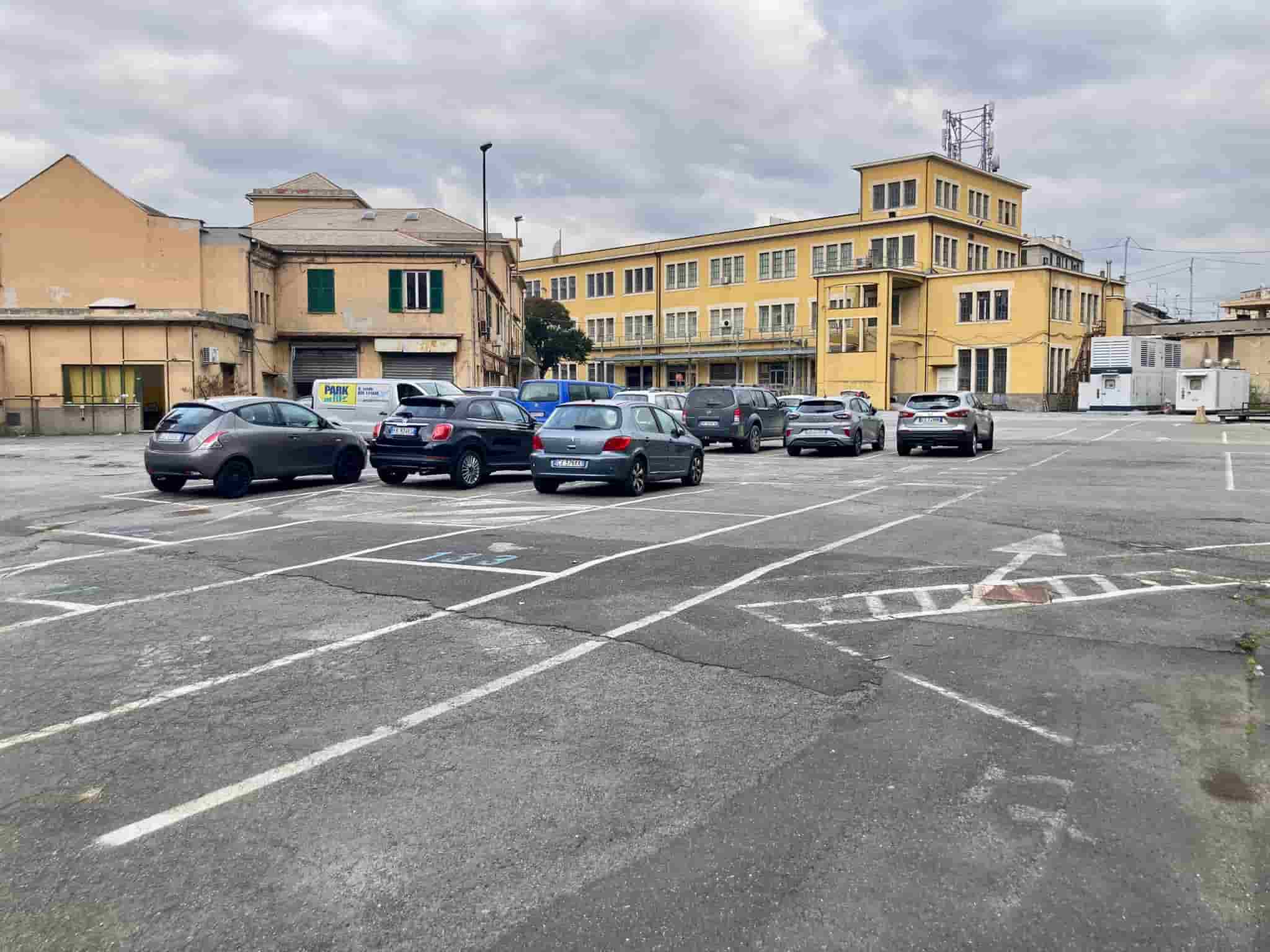 ParkingMyCar Aeroporto Genova - Parcheggio scoperto Parcheggi auto all'aperto ngMyCar Aeroporto Genova